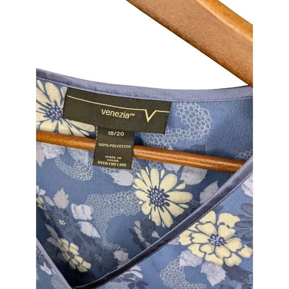 Venezia Women's Floral Blue Bell Sleeve Blouse Top 18/20 XL plus size Blue V-nec - Picture 3 of 5